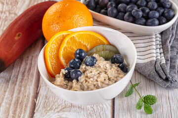 Oats porridge with blueberry, kiwi and orange