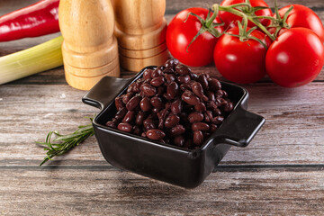 Canned black beans in the bowk