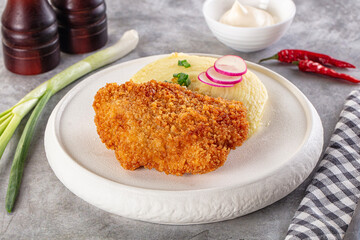 Chicken schnitzel with mashed potatoes