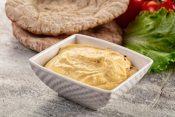 Arabic chickpea hummus with pita