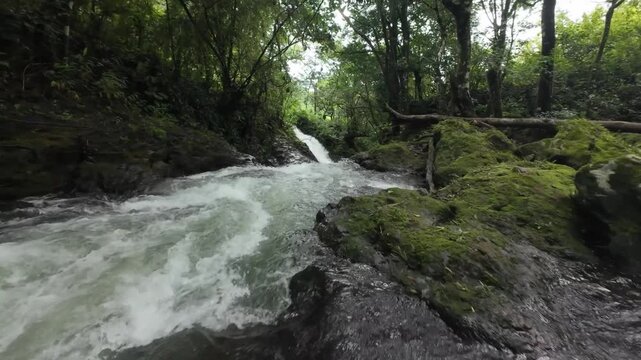 Cascada Cueva de los duendes