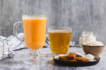 Protein shakes, protein powder, green tea and protein bars for clean eating