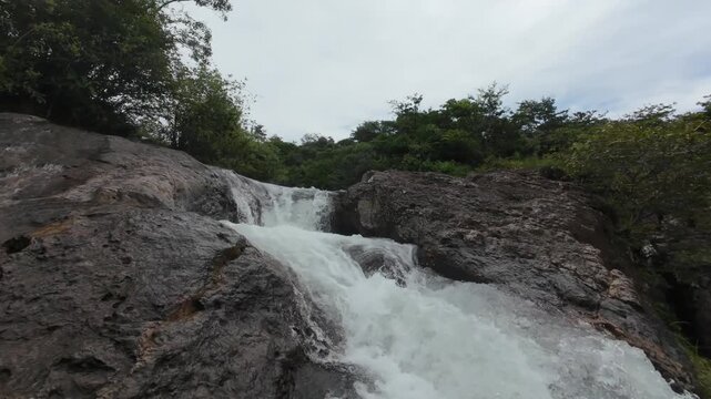 Cascada Cueva de los duendes