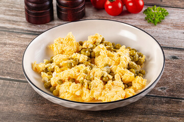 Scrambled egg omelet with green peas