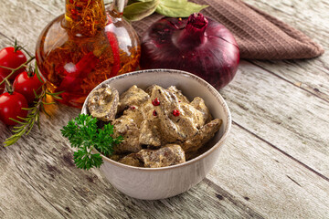 Stewed chicken liver with cream