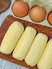 Quenelles de Lyon crues prêtes à cuisiner avec œufs