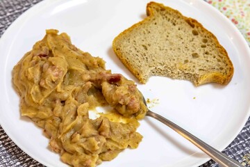 The most traditional and ancestral Ukrainian recipe known as zapraska, zapatchka or zaprachka, made with roasted wheat porridge and fried smoked sausage.