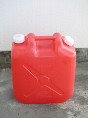灯油が入っているポリタンク