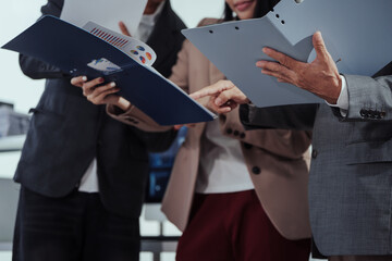 Obraz premium Group Asian professionals in business casual attire engaged in modern education,combining edutainment with skill upskilling,blockchain innovation,decentralized finance learning in office environment.