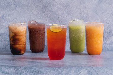 Ice drink Made from sweet fruit syrup with bright colors.