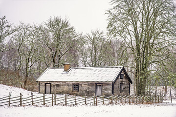 Wooden croft with a fence in a snowy landscape © Lars Johansson