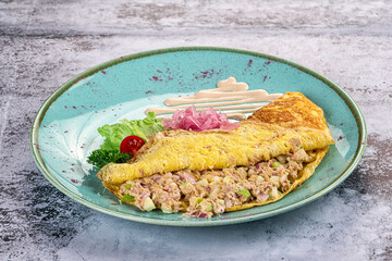 Omelet witn canned tuna and onion