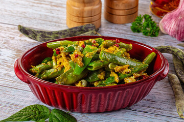 Steamed green beans with egg scramble