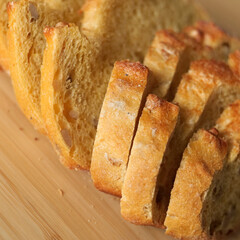 pain de maïs en tranches