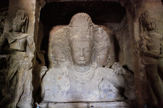 statue in elephanta cave