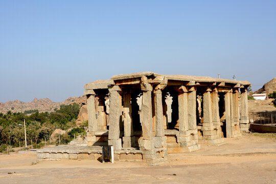 ruins of the temple in hampi