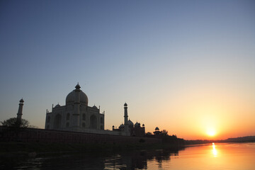 taj mahal at sunset