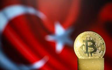 Metal Bitcoin Figure coin with a flag of Turkiye /Turkey behind