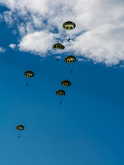 第1空挺団による空挺降下