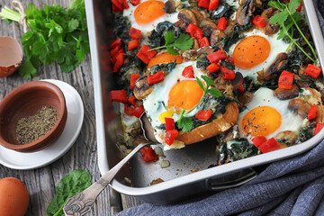 baked eggs with spinach, mushroom, sweet pepper