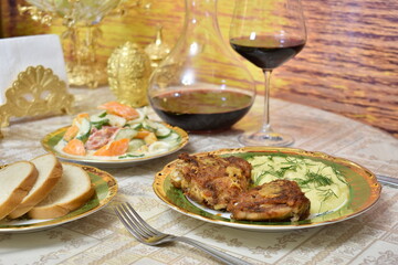 Fried chicken with red wine in decanter