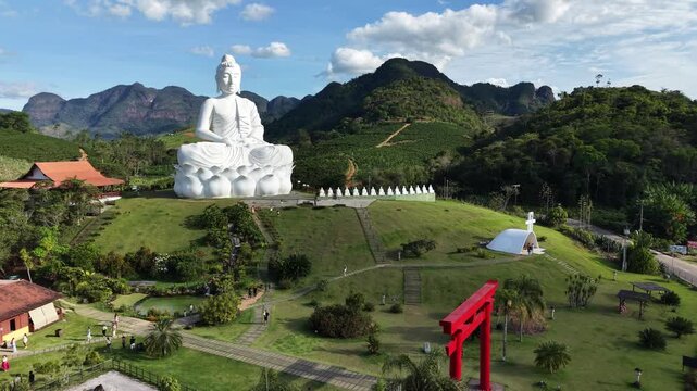 Imagem a&eacute;rea da est&aacute;tua do Buda gigante na cidade de Ibira&ccedil;u. localizada no Mosteiro Zen Morro da Vargem, em Ibira&ccedil;u pr&oacute;ximo a regi&atilde;o metropolitana de Vit&oacute;ria, as margens da br101.
