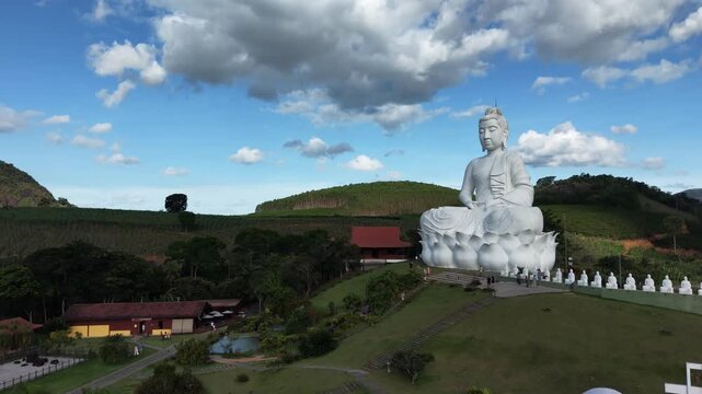 Imagem a&eacute;rea da est&aacute;tua do Buda gigante na cidade de Ibira&ccedil;u. localizada no Mosteiro Zen Morro da Vargem, em Ibira&ccedil;u pr&oacute;ximo a regi&atilde;o metropolitana de Vit&oacute;ria, as margens da br101.