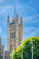 Fototapeta premium Victoria tower seen from Parliament Square Garden on a sunny day with blue sky in London