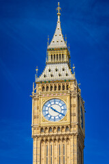 Fototapeta premium Close-up of Big Ben clock face under bright sunlight in London on a sunny day