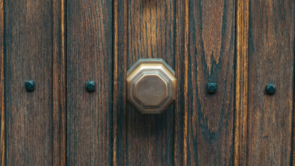Fototapeta premium Old wooden door handle closeup showing rustic charm and antique craftsmanship