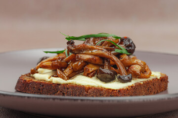 Healthy plant-based open sandwiches with saut&eacute;ed Shimeji mushrooms. Protein rich vegan meal