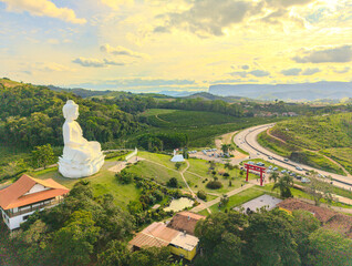 Imagem a&eacute;rea da est&aacute;tua do Buda gigante na cidade de Ibira&ccedil;u. localizada no Mosteiro Zen Morro da Vargem, em Ibira&ccedil;u pr&oacute;ximo a regi&atilde;o metropolitana de Vit&oacute;ria, as margens da br101.