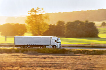 LKW auf der Autobahn 14