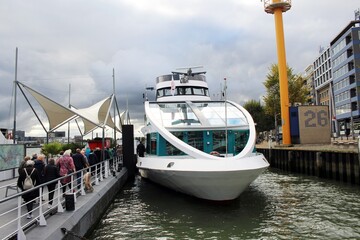 Innenstadt und Hafen von Rotterdam in den Niederlanden.