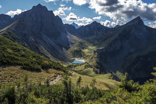 View from the Sallfelder H&ouml;henweg hiking trail to Lache See and mountains of the Allg&auml;u Alps, left Lachenspitze, right Rote Spitze, Tannheimer Valley, Tyrol, Austria