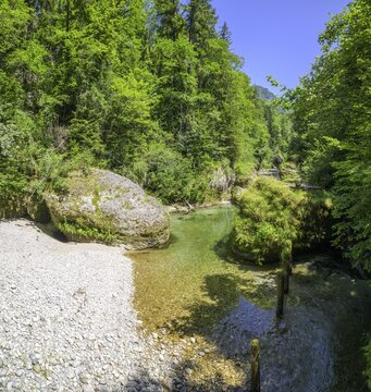 Reste einer Wehranlage, Wanderung entlang der Krummen Steyrling, Molln, Ober&ouml;sterreich, &Ouml;sterreich