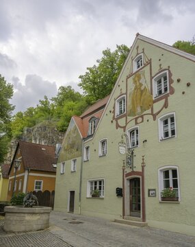 Bemaltes Haus Gasthof zur roten Amsel, Kallm&uuml;nz, Bayern, Deutschland