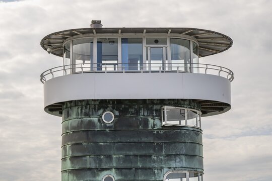 Bridge tower, Knippelsbro bascule bridge over the Inderhavnen or inner harbour, Christianshavn, Copenhagen, Denmark