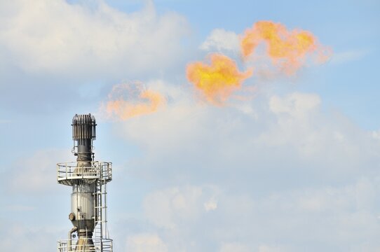 Gas flare of the Schwelgern coking plant, ThyssenKrupp Stahl AG Hamborn site, Duisburg, North Rhine-Westphalia, Germany