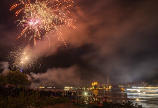 Solstice fireworks with a view of D&uuml;rnstein, Rossatz-Arnsdorf, Lower Austria, Austria