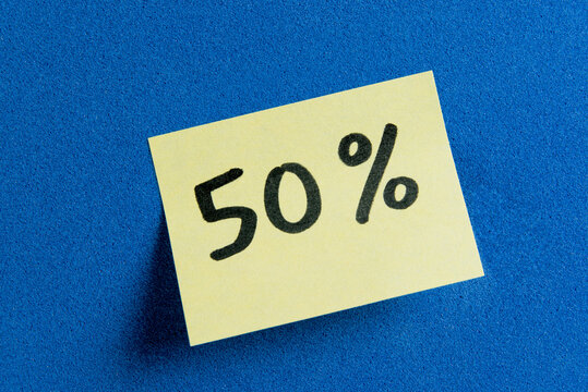 Nota adhesiva con inscripci&oacute;n 50%