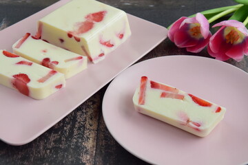 Strawberry milk agar agar pudding