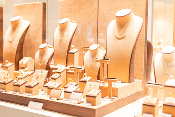 Beautiful jewelry jewelry made of gold on a shop window