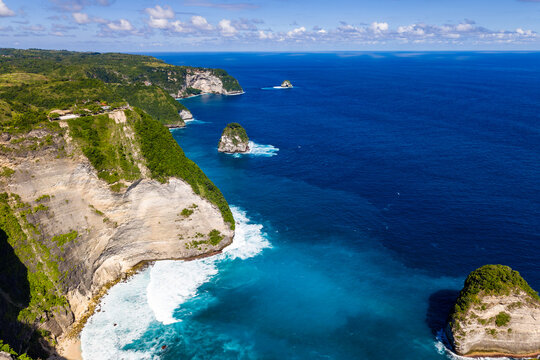 Aerial drone view of the stunning cliffs and turquoise ocean at Kelingking Beach