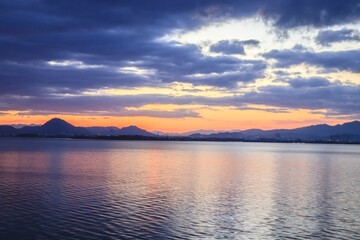 Fototapeta premium Biwako Twilight: Sunrise over Japan's Largest Lake