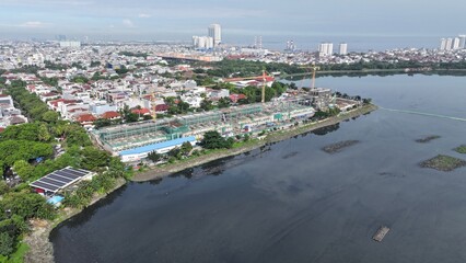 Obraz premium Aerial view Construction site with a crane and a large building in the background. The crane is on the left side of the image and the building is on the right side. middle city 