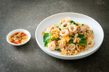 Fried rice with squid or octopus