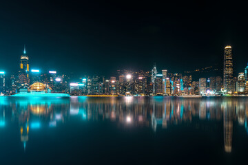 Naklejka premium Panoramic view of Victoria Harbor and Hong Kong city view at night