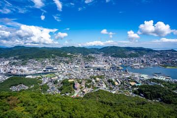 Obraz premium 稲佐山山頂展望台から見る長崎市内の風景