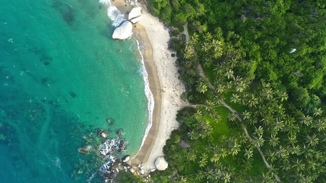 Hermosa Playa de Santa Marta en el Parque Tayrona